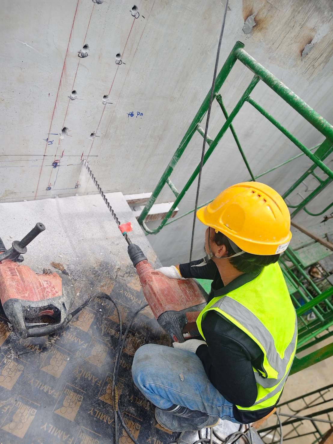 LINE_ALBUM_งานเจาะติดตั้งพุกเคมี hilti RE-500 v3_260818_1
