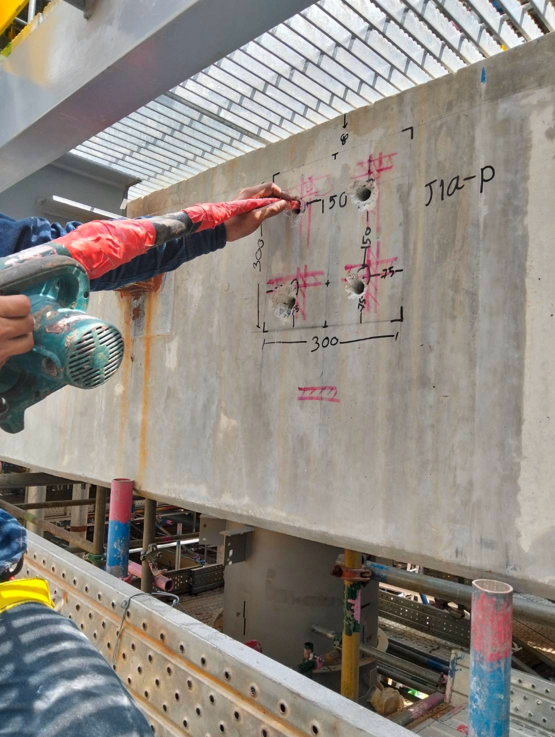 LINE_ALBUM_งานเจาะติดตั้งพุกเคมี hilti RE-500 v3_260818_10
