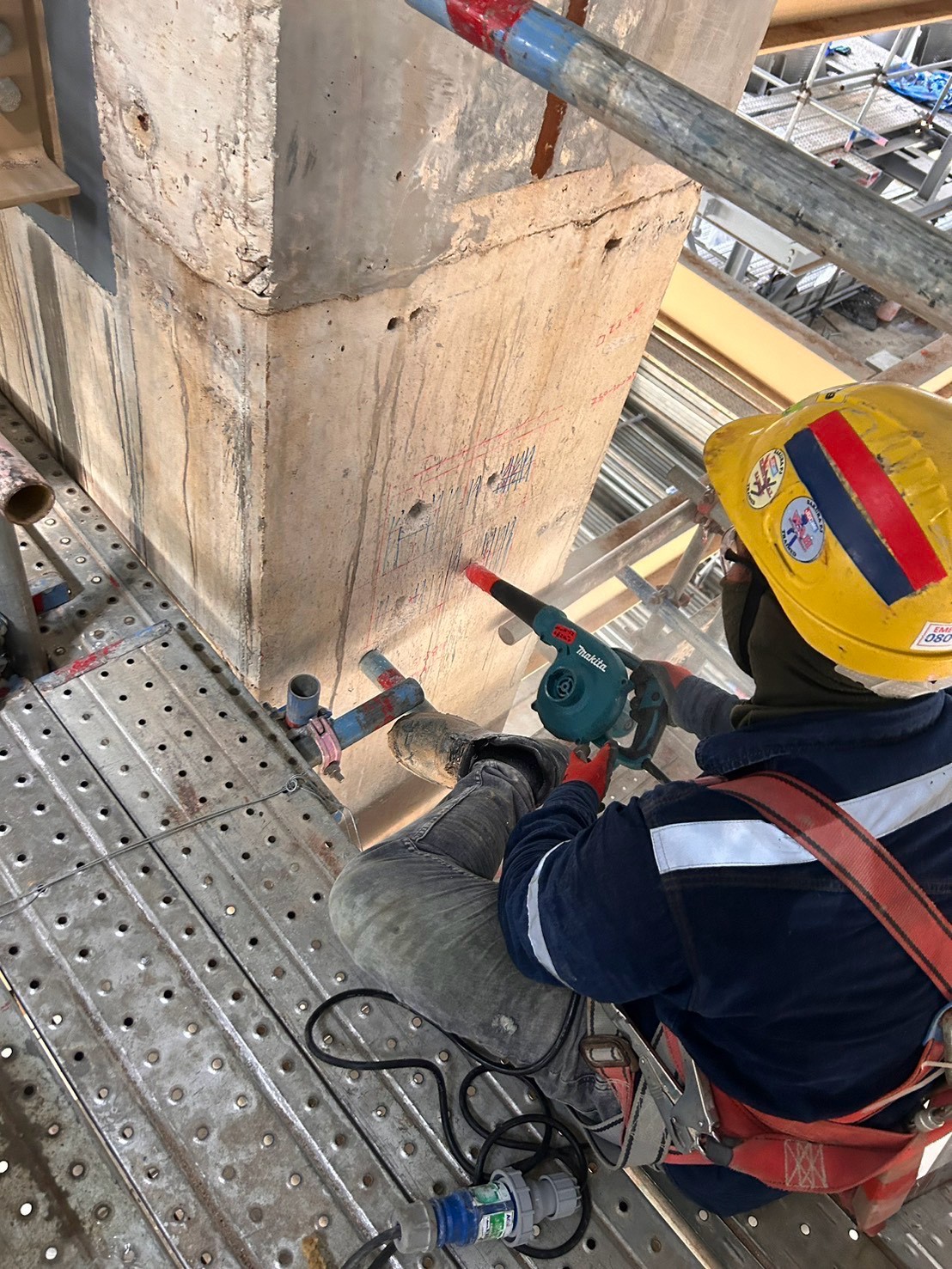 LINE_ALBUM_งานเจาะติดตั้งพุกเคมี hilti RE-500 v3_260818_15
