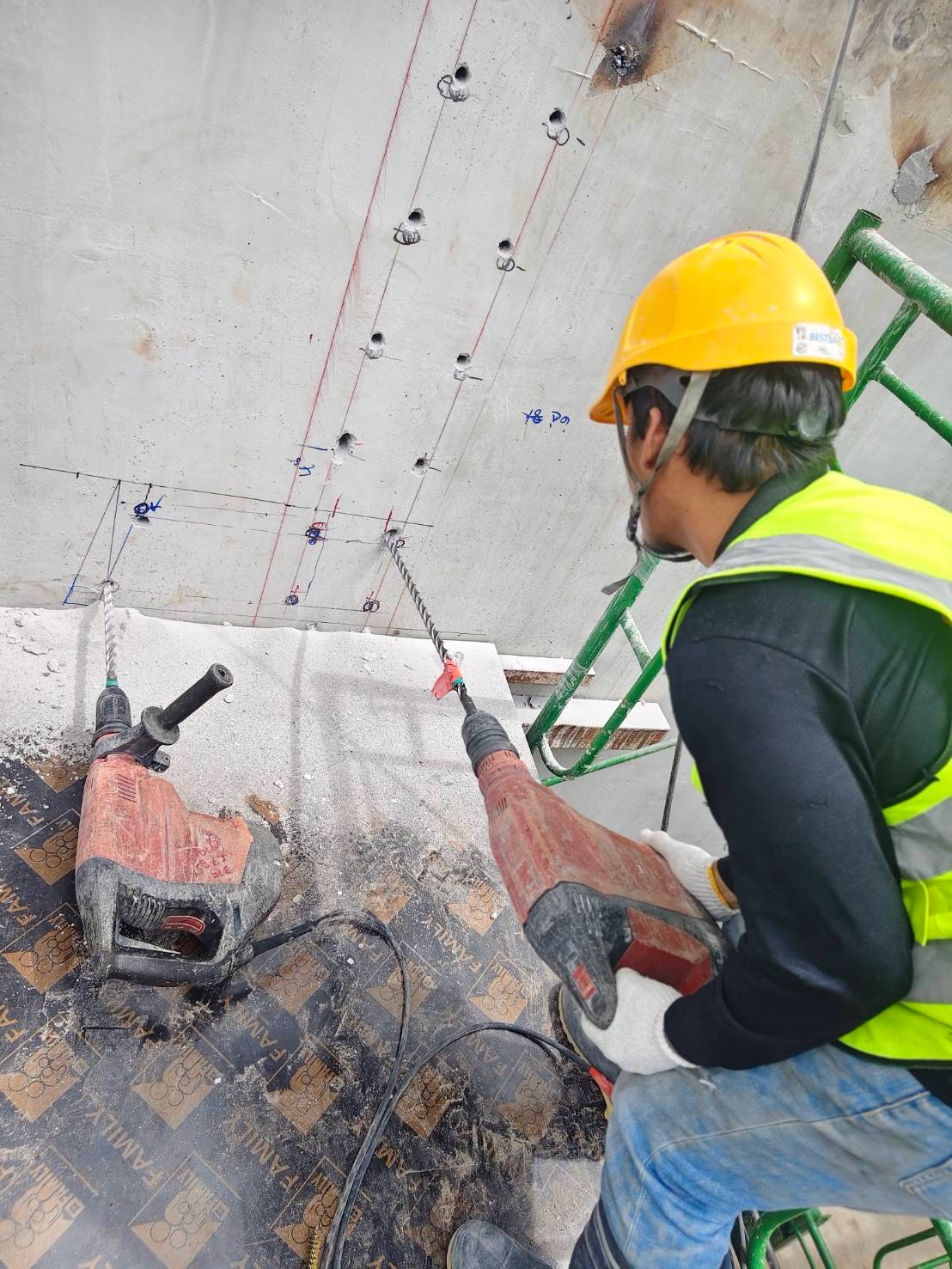 LINE_ALBUM_งานเจาะติดตั้งพุกเคมี hilti RE-500 v3_260818_2