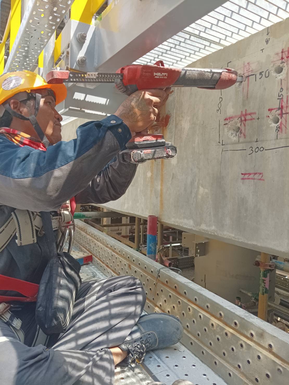 LINE_ALBUM_งานเจาะติดตั้งพุกเคมี hilti RE-500 v3_260818_6