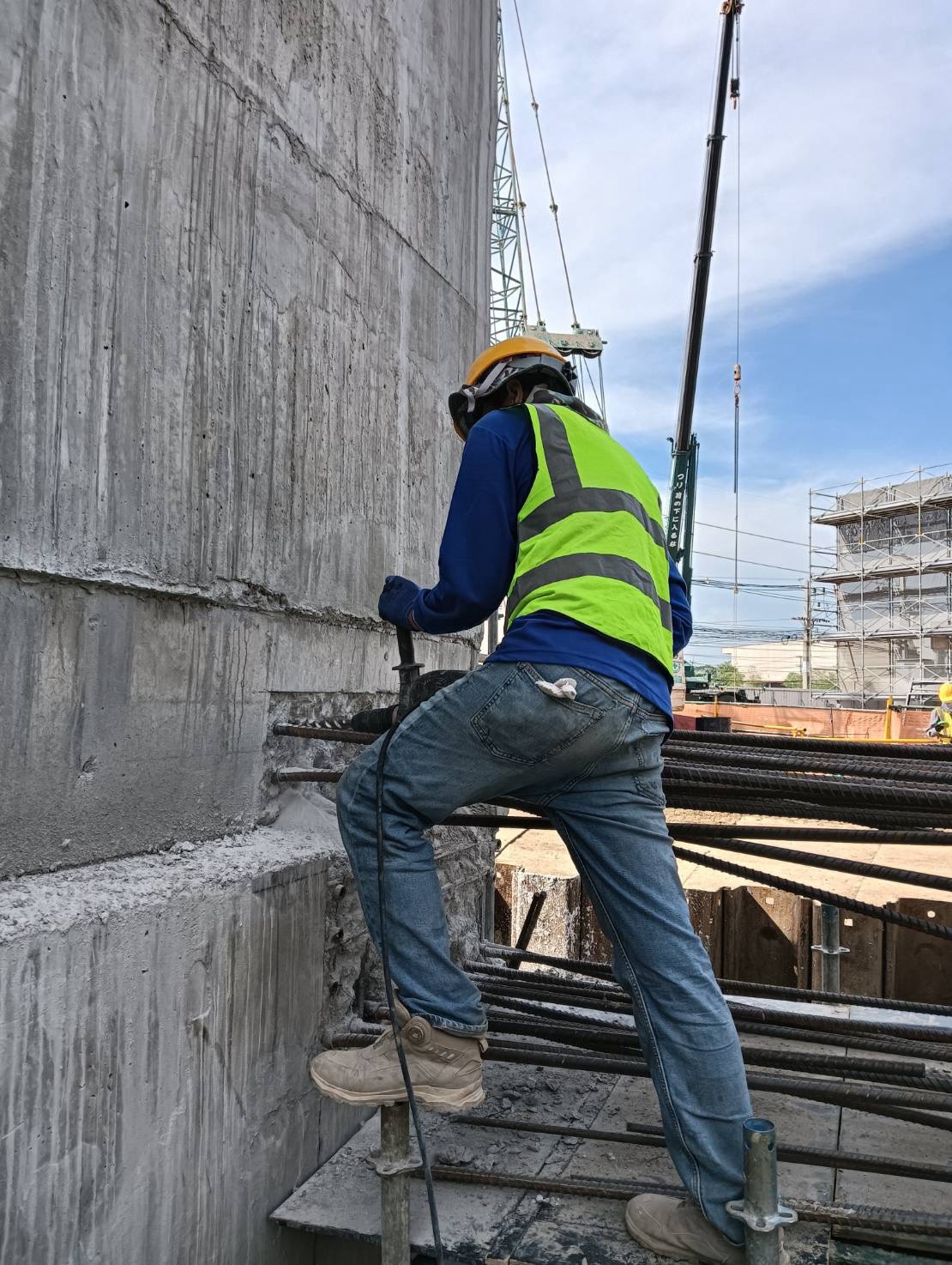 LINE_ALBUM_งานเจาะเสียบเหล็ก ด้วยน้ำยา Hilti RE-500v3_260818_10