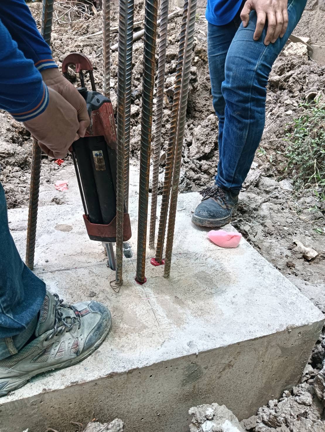 LINE_ALBUM_งานเจาะเสียบเหล็ก ด้วยน้ำยา Hilti RE-500v3_260818_18